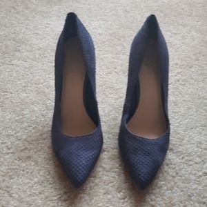 Vince Camuto Kain Navy Blue Snake Textures Pumps/S